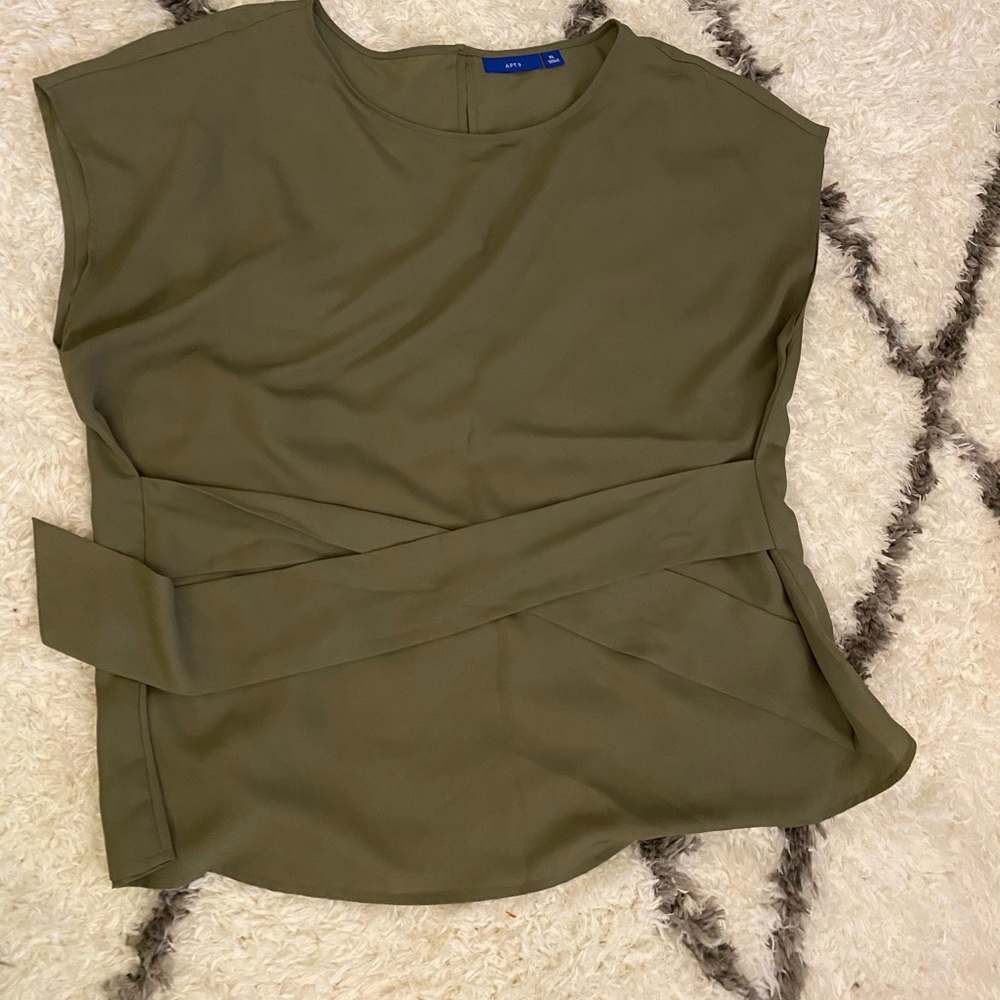 ✨❗️EVERYTHING MUST GO❗️✨ Apt 9 blouse MAKE AN OFFER